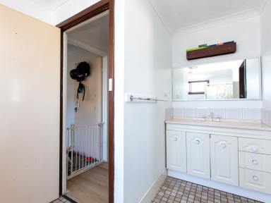 House For Sale - WA - Usher - 6230 - Spacious Family Living on Large, Private Block – Room for a Pool!  (Image 2)