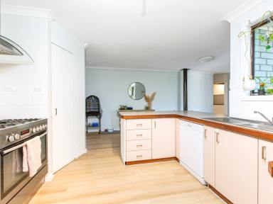 House For Sale - WA - Usher - 6230 - Spacious Family Living on Large, Private Block – Room for a Pool!  (Image 2)