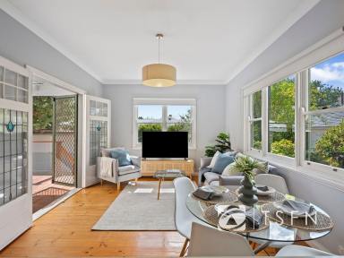 House For Sale - VIC - Bendigo - 3550 - Period Charm in a Blue Chip Hospital Location (Image 2)