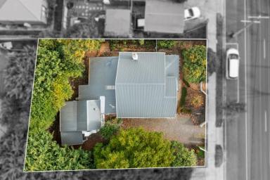 House For Sale - VIC - Bendigo - 3550 - Unbeatable Inner-City Location!  (Image 2)