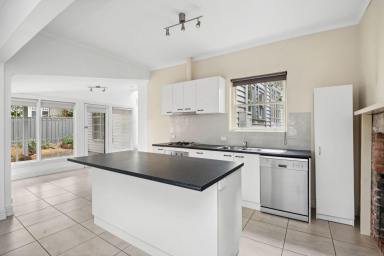 House For Sale - VIC - Bendigo - 3550 - Unbeatable Inner-City Location! (Image 2)