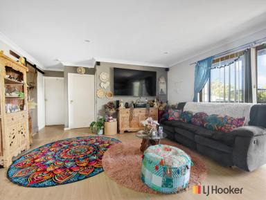 House For Sale - NSW - Surfside - 2536 - Cosy Coastal Retreat with Ocean Glimpses  (Image 2)