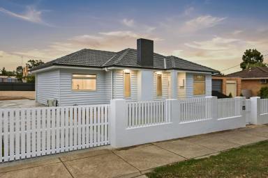 House For Sale - VIC - Long Gully - 3550 - Fully renovated and ready to enjoy - nothing left to do! (Image 2)