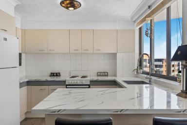 Apartment For Sale - QLD - Surfers Paradise - 4217 - Iconic Beachcomber Resort - 1 Bed, 1 Bath, 1 Car - Surfers Paradise, 1 block from Beach  (Image 2)