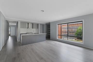 House For Sale - VIC - Drouin - 3818 - FAMILY SIZE HOME  (Image 2)