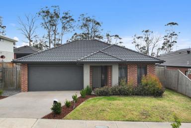 House For Sale - VIC - Drouin - 3818 - FAMILY SIZE HOME  (Image 2)