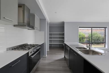 House For Sale - VIC - Drouin - 3818 - FAMILY SIZE HOME  (Image 2)