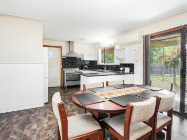 House For Sale - VIC - Bairnsdale - 3875 - FAMILY LIVING IN WEST BAIRNSDALE  (Image 2)