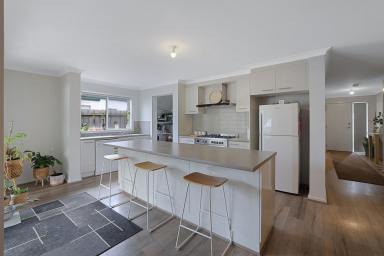 House For Sale - VIC - Drouin - 3818 - GREAT LOCATION - FAMILY SIZE HOME  (Image 2)