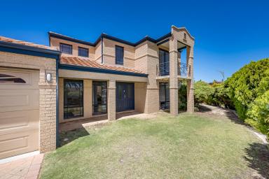 House For Sale - WA - Iluka - 6028 - OPPORTUNITY KNOCKS!!  (Image 2)