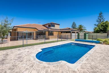 House For Sale - WA - Iluka - 6028 - OPPORTUNITY KNOCKS!!  (Image 2)