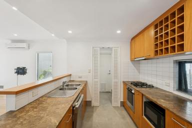 Townhouse For Lease - WA - Mount Claremont - 6010 - SPACIOUS UNFURNISHED CONTEMPORARY LIVING  (Image 2)