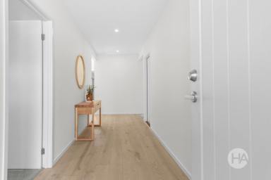 House For Sale - VIC - Botanic Ridge - 3977 - Botanic Ridge surrounds. Parkside Position. Turnkey Living.  (Image 2)