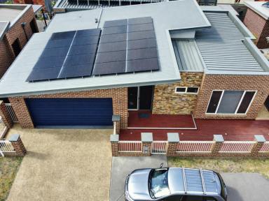 House For Sale - VIC - Lakes Entrance - 3909 - PRIME LOCATION WITH EXCEPTIONAL QUALITY  (Image 2)