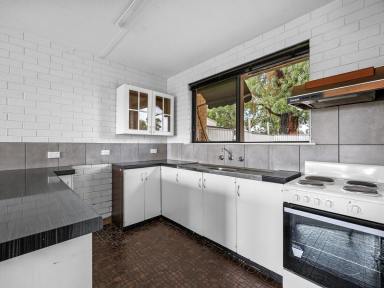 Unit For Sale - VIC - Hamilton - 3300 - Neat and tidy unit  (Image 2)