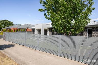 Unit For Sale - VIC - Wangaratta - 3677 - Neat & Low-Maintenance Townhouse  (Image 2)