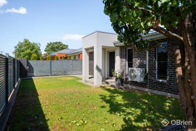 Unit For Sale - VIC - Wangaratta - 3677 - Neat & Low-Maintenance Townhouse  (Image 2)