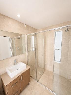 Unit For Lease - NSW - North Wollongong - 2500 - 3 BEDROOM UNIT - CBD LIVING -WALK TO THE BEACH  (Image 2)