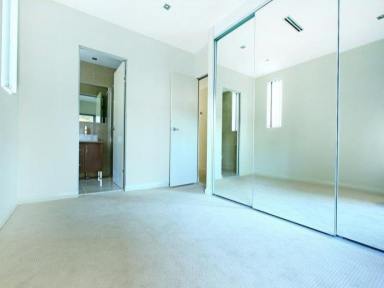 Unit For Lease - NSW - North Wollongong - 2500 - 3 BEDROOM UNIT - CBD LIVING -WALK TO THE BEACH  (Image 2)