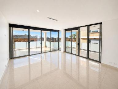 Unit Leased - NSW - North Wollongong - 2500 - 3 BEDROOM UNIT - CBD LIVING -WALK TO THE BEACH  (Image 2)