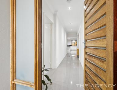 House For Sale - WA - Canning Vale - 6155 - Stunning Contemporary home!!... CALADENIA SCHOOL ZONE !!  (Image 2)