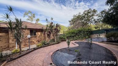 House For Sale - QLD - Lamb Island - 4184 - Brick Beauty with Pool Option on 711sqm  (Image 2)