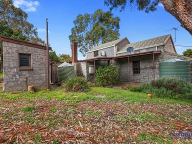House For Sale - SA - Mount Pleasant - 5235 - 1900's stone home (primed for renovation), separate 1 bed "granny flat". 1884m2 block. Excellent position.  (Image 2)
