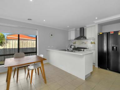 House For Sale - VIC - Eastwood - 3875 - CONVENIENTLY LOCATED MODERN HOME  (Image 2)