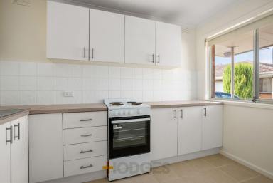 Unit For Lease - VIC - Mentone - 3194 - WALK TO EVERYTHING l FRESHLY PAINTED l BRAND NEW CARPET  (Image 2)