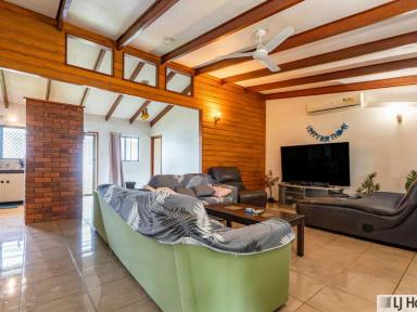 House For Sale - QLD - Innisfail Estate - 4860 - Charming Lowset Block Home in Innisfail Estate  (Image 2)