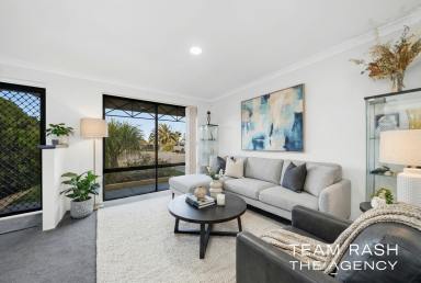 House For Sale - WA - Banksia Grove - 6031 - CHAMRING FAMILY HOME WITH SWIMMING POOL  (Image 2)