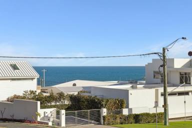 House For Sale - WA - Sorrento - 6020 - Beachside Bliss For the Entire Family!  (Image 2)