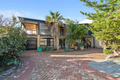 House For Sale - WA - Sorrento - 6020 - Beachside Bliss For the Entire Family!  (Image 2)