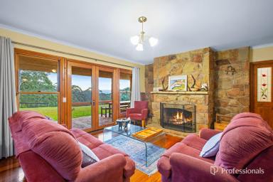 House For Sale - VIC - Don Valley - 3139 - TIMELESS CASTLEMAINE STONE RESIDENCE  (Image 2)