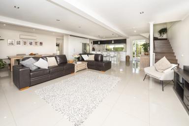 House For Sale - VIC - Lake Boga - 3584 - Luxury Lakeside Living with Panoramic Views  (Image 2)