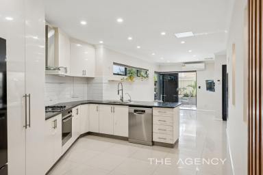 Townhouse For Sale - WA - Westminster - 6061 - Central Convenience!  (Image 2)