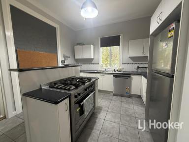 House For Sale - NSW - Inverell - 2360 - SOLD BY LJ HOOKER INVERELL  (Image 2)