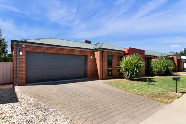 House For Sale - VIC - Mildura - 3500 - Family Living with an Entertainer's Twist  (Image 2)