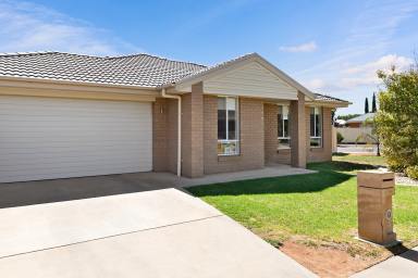 Unit For Sale - VIC - Mildura - 3500 - Low Maintenance Living with Secure Income  (Image 2)