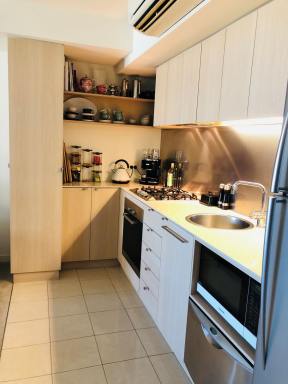 Apartment For Sale - VIC - South Melbourne - 3205 - Stylish Apartment with Views, between Botanic Gardens & Albert Park Lake (Image 2)