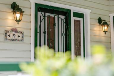 House For Sale - QLD - Mount Lofty - 4350 - Pretty as a picture – modern Queenslander charm on 883m2 (Image 2)