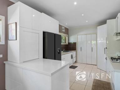 House For Sale - VIC - Flora Hill - 3550 - READY -MADE INVESTMENT OPPORTUNITY FLORA HILL HOME FOR INVESTING, LIVING OR WORKING (Image 2)