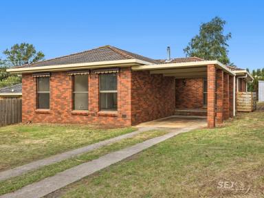 House For Sale - VIC - Leongatha - 3953 - Solid home in ideal location  (Image 2)