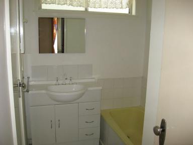 House Leased - VIC - Bairnsdale - 3875 - COMFORTABLE FAMILY HOME  (Image 2)