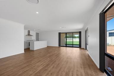 House For Sale - WA - Utakarra - 6530 - NOW UNDER OFFER (Image 2)