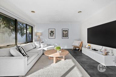 Unit For Sale - VIC - Somerville - 3912 - Designed for Comfort, Positioned for Convenience  (Image 2)