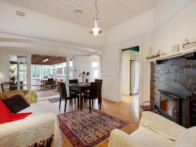 House For Sale - NSW - Moss Vale - 2577 - California Bungalow - Walk to Town & Huge Potential (Image 2)