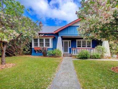 House For Sale - NSW - Moss Vale - 2577 - California Bungalow - Walk to Town & Huge Potential (Image 2)