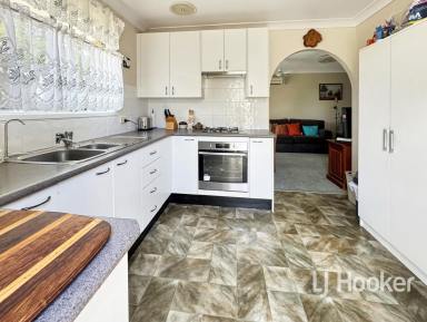 Unit For Lease - NSW - Inverell - 2360 - Comfortable Unit with Private Courtyard  (Image 2)