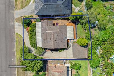 House For Sale - NSW - Raymond Terrace - 2324 - VIEWS, PRIVATE & BUILT TO ENTERTAIN! (Image 2)